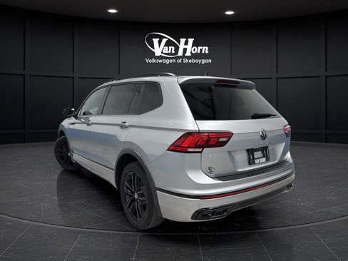 Used 2022 Volkswagen Tiguan SE R-Line AWD/4WD image 5