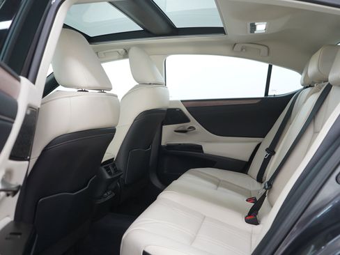 Used 2025 Lexus ES 350 w/ Luxury Package FWD image 18