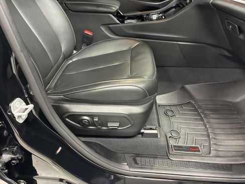 Used 2023 Jeep Grand Cherokee Limited w/ Black Appearance Package image 10