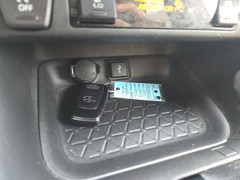 Used 2021 Toyota RAV4 XLE Premium image 33