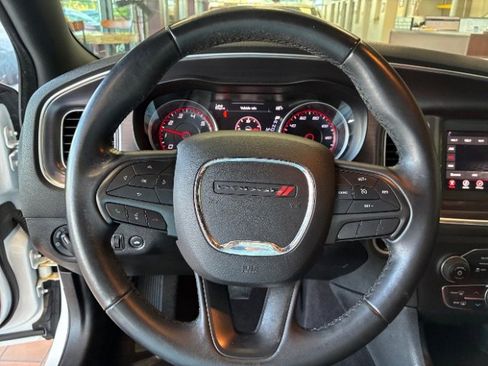 Used 2018 Dodge Charger SXT image 19