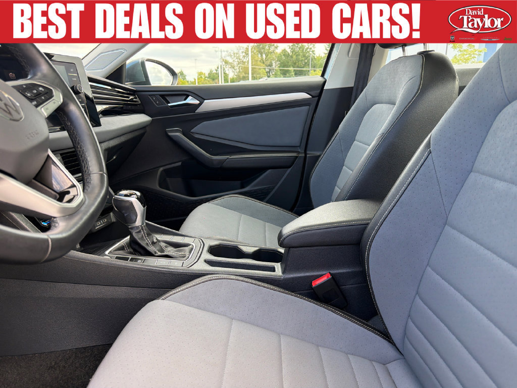 Used 2025 Volkswagen Jetta SE FWD image 10