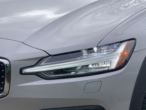 Used 2025 Volvo V60 B5 Cross Country Plus image 6