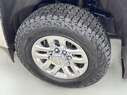 Used 2019 Chevrolet Silverado 2500 LTZ w/ LTZ Plus Package image 31