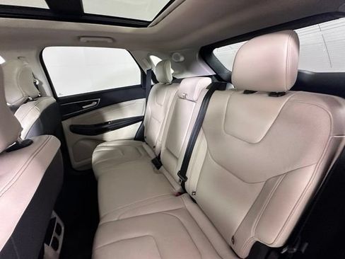 Used 2019 Ford Edge Titanium w/ Equipment Group 301A AWD/4WD image 17