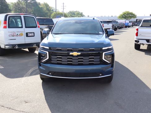 Used 2026 Chevrolet Suburban High Country image 3