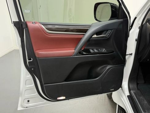 Used 2020 Lexus LX 570 4WD w/ 3rd Row & Luxury Pkg image 22