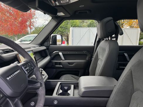 Used 2023 Land Rover Defender 110 image 19