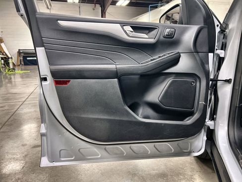 Used 2025 Ford Escape Platinum w/ Premium Technology Package image 16