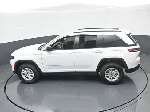 Used 2025 Jeep Grand Cherokee Laredo image 18