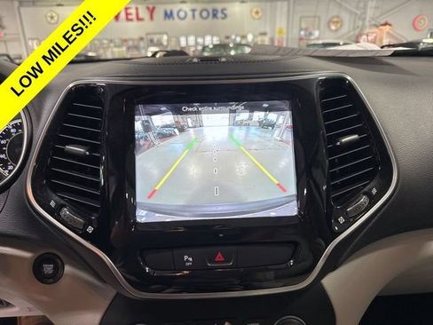 Used 2020 Jeep Cherokee Limited AWD/4WD image 18