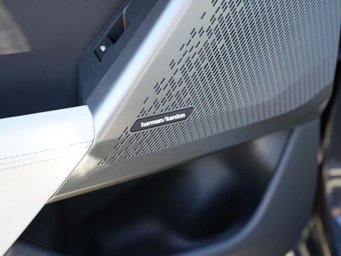 Used 2025 BMW i5 eDrive40i image 12