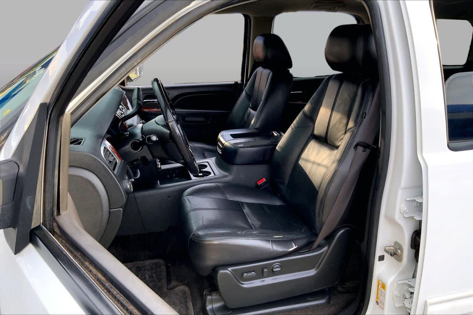 Used 2010 Chevrolet Tahoe LT w/ Luxury Package RWD image 7