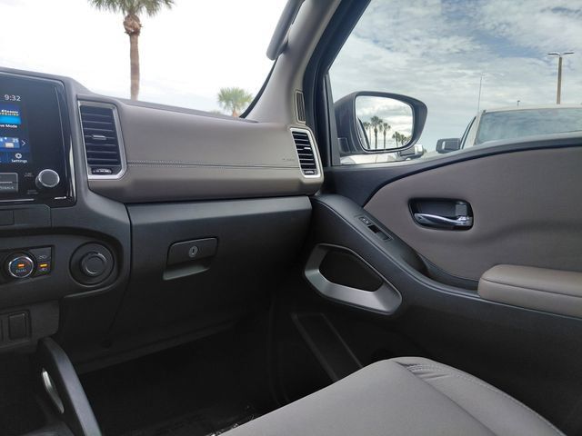 Used 2022 Nissan Frontier SV w/ Technology Package RWD image 17