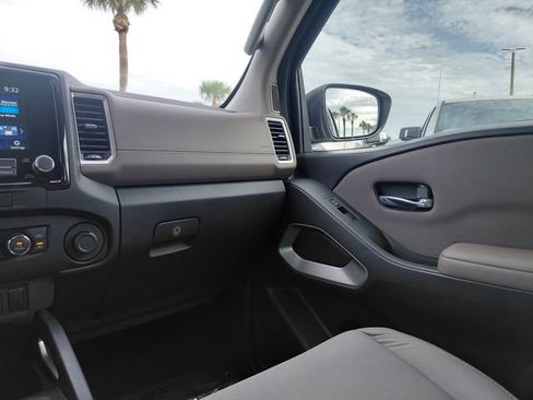 Used 2022 Nissan Frontier SV w/ Technology Package RWD image 17