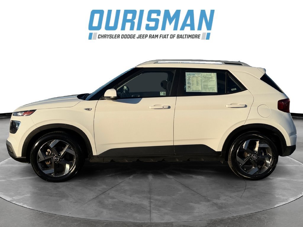 Used 2025 Hyundai Venue SEL FWD image 3
