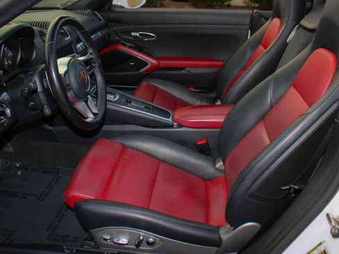 Used 2019 Porsche 718 Boxster RWD image 36