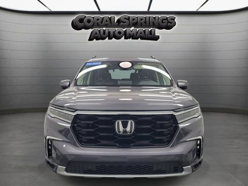 Certified 2023 Honda Pilot Touring image 2