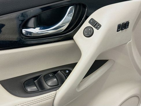 Used 2021 Nissan Rogue Sport SV w/ Technology Package image 15