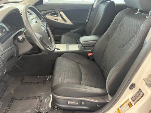 Used 2010 Toyota Camry LE FWD image 9