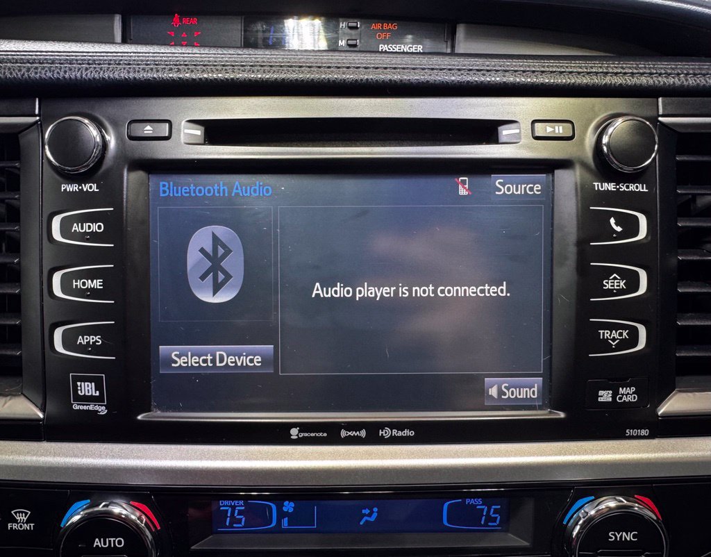 Used 2017 Toyota Highlander Limited AWD/4WD image 30