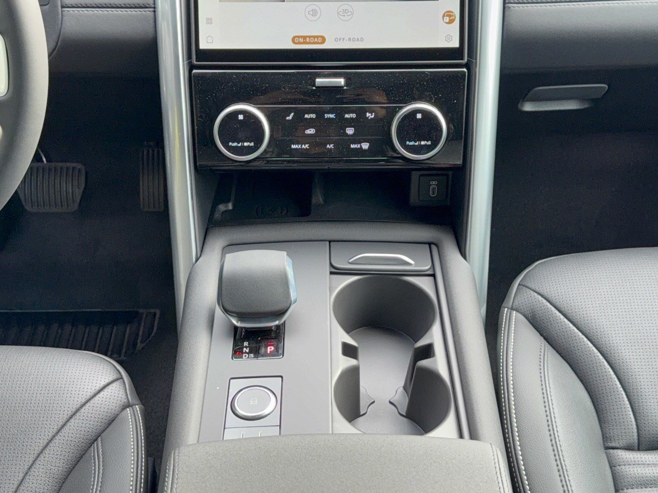 New 2026 Land Rover Discovery S AWD/4WD image 21