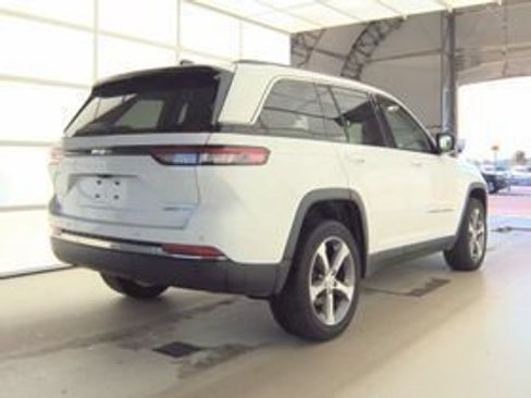 Used 2023 Jeep Grand Cherokee Limited AWD/4WD image 2