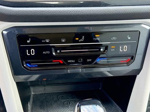 Used 2022 Volkswagen Tiguan SE image 35