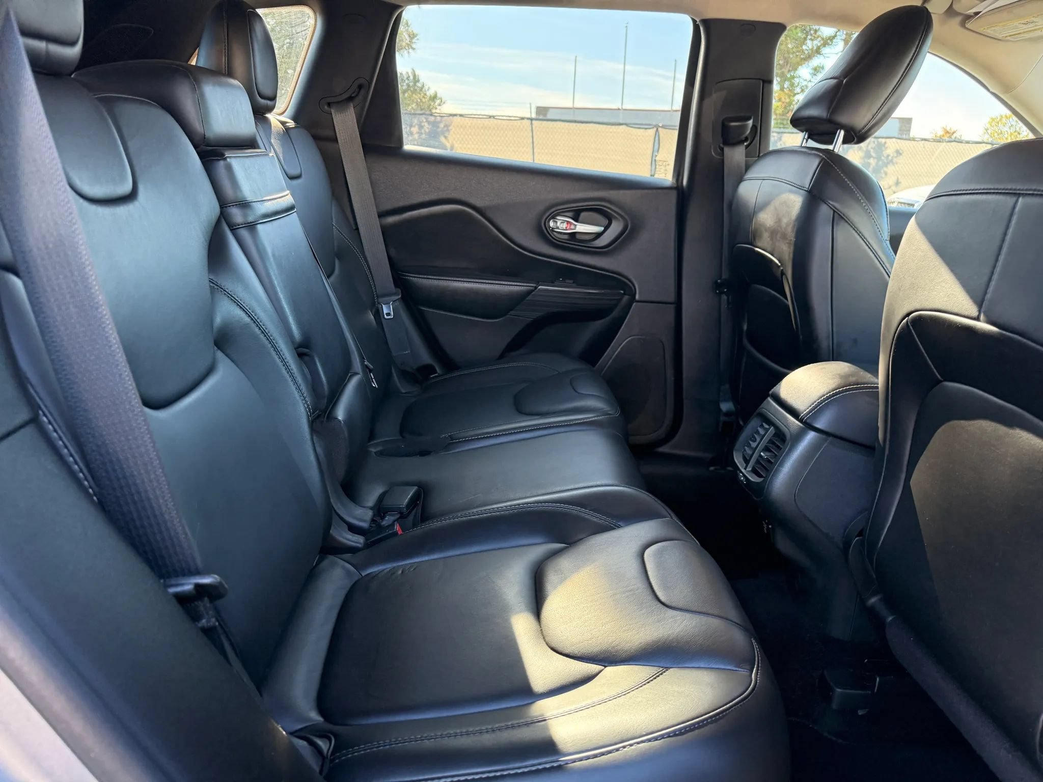 Used 2015 Jeep Cherokee Limited AWD/4WD image 20