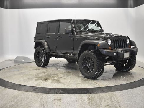 Used 2013 Jeep Wrangler Unlimited Sahara image 14