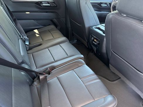 Used 2026 Chevrolet Suburban RST RWD image 24