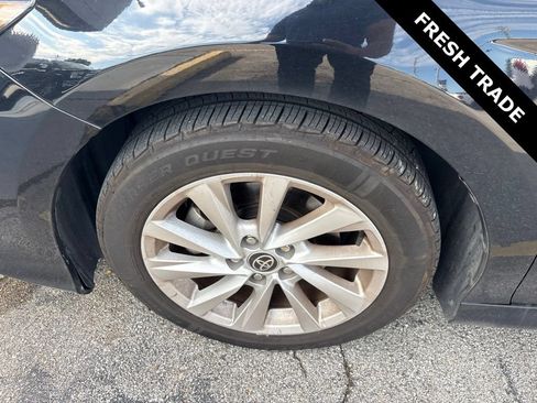 Used 2022 Toyota Camry LE FWD image 6