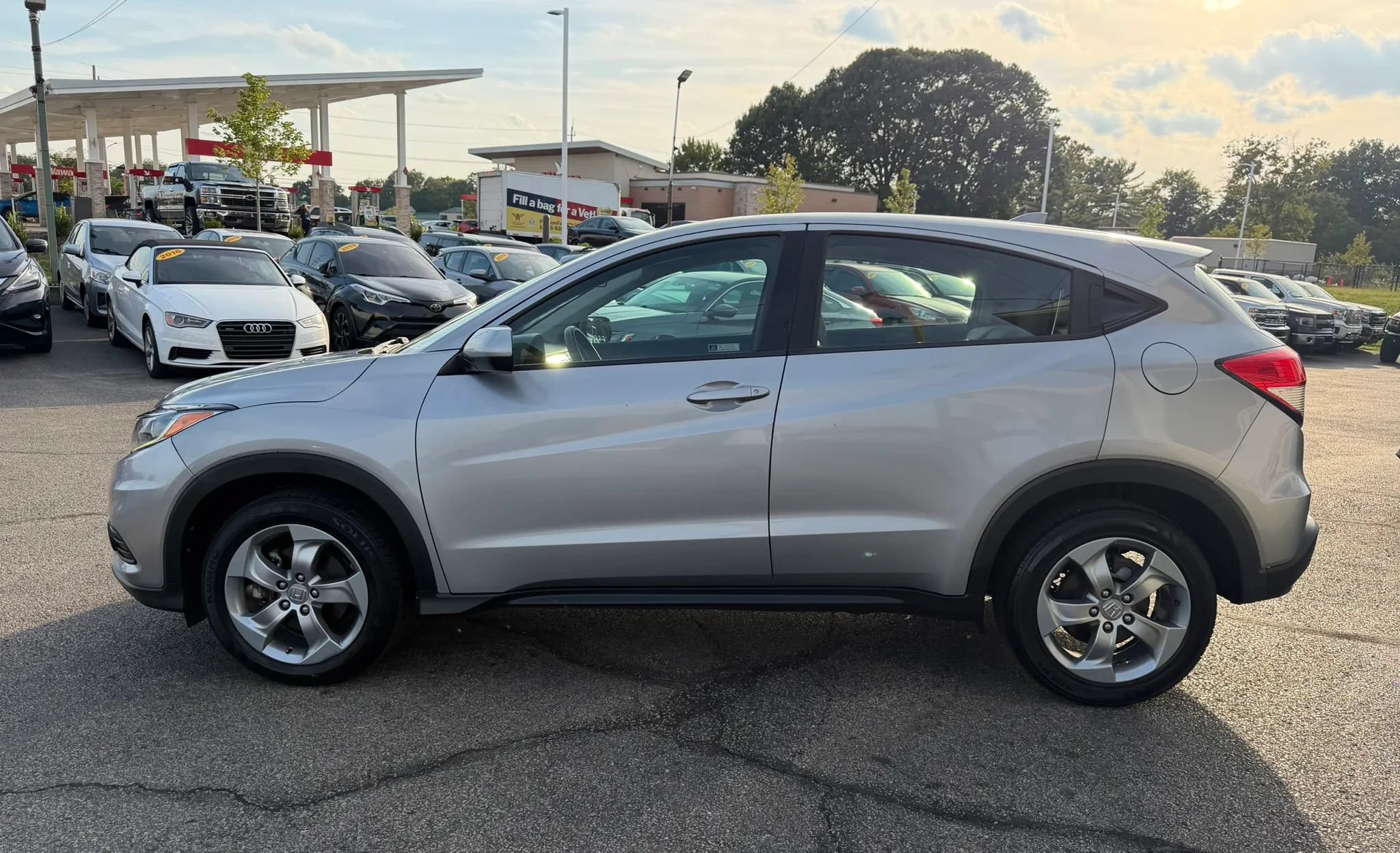 Used 2021 Honda HR-V LX image 2