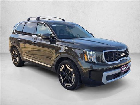 Used 2025 Kia Telluride S image 3