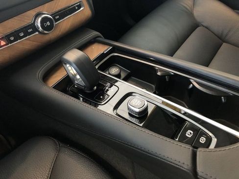 Used 2025 Volvo XC90 B6 Plus image 33