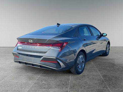 Certified 2024 Hyundai Elantra SEL FWD image 5