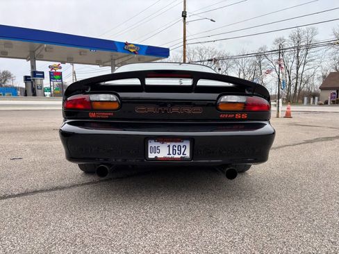 Used 2001 Chevrolet Camaro SS w/ SS Performance/Appearance Pkg image 9