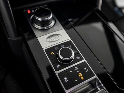 Used 2020 Land Rover Discovery HSE image 26