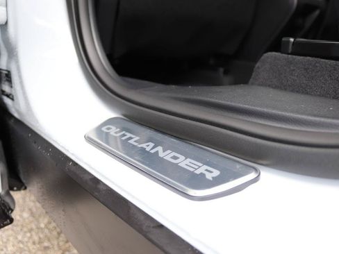 New 2026 Mitsubishi Outlander SE AWD/4WD image 17