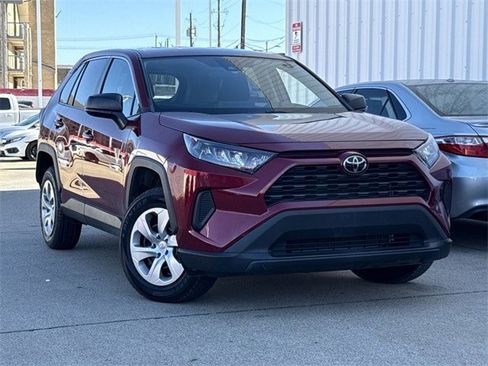 Used 2022 Toyota RAV4 LE image 2