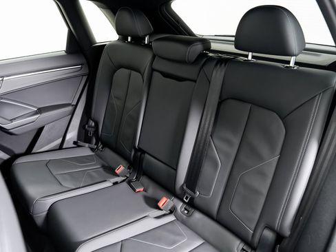 Certified 2025 Audi Q3 2.0T Premium image 22