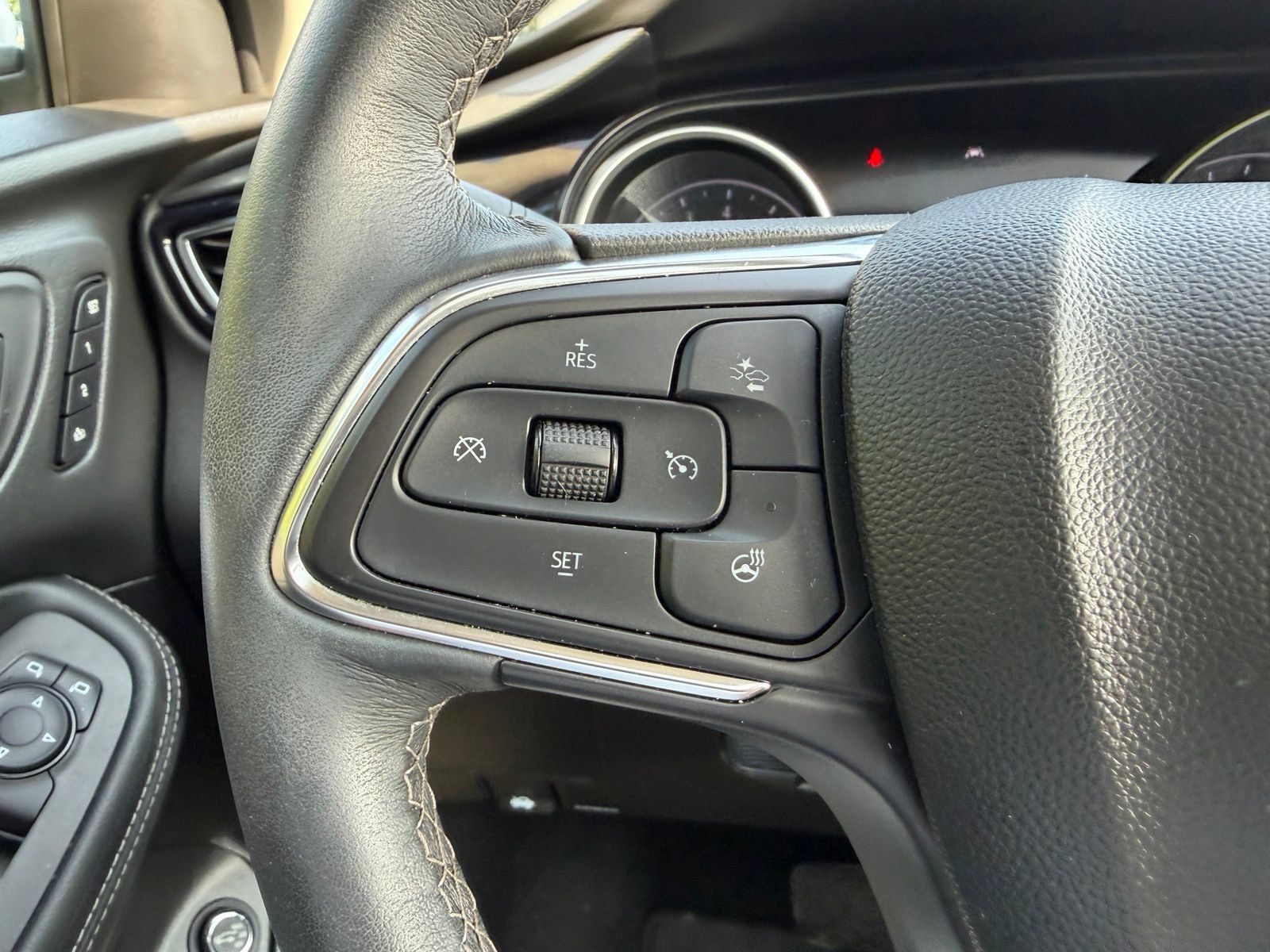 Used 2022 Buick Encore GX Essence w/ Advanced Technology Package AWD/4WD image 14