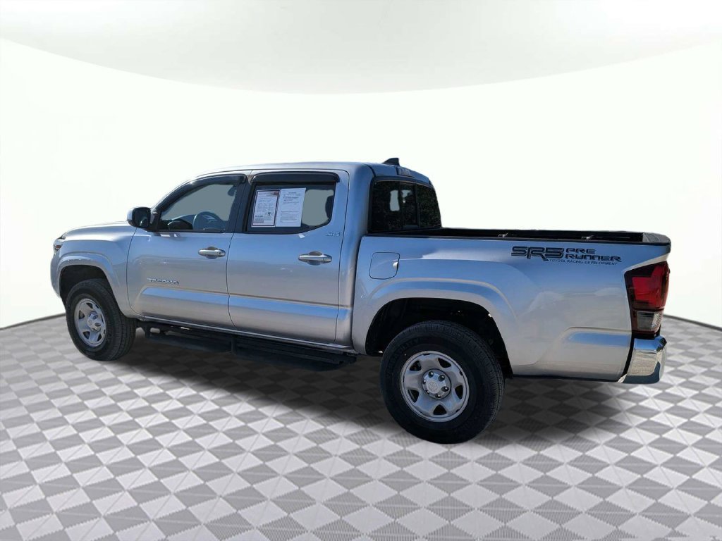 Used 2022 Toyota Tacoma SR5 RWD image 4
