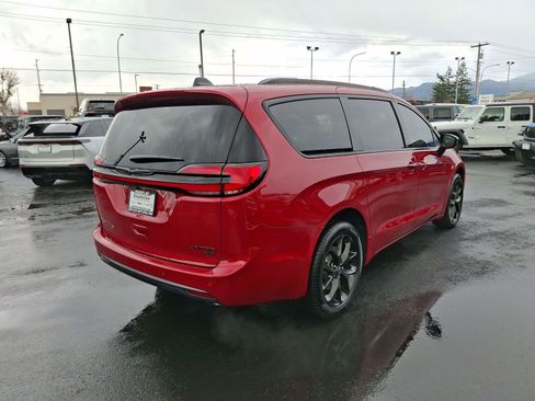 New 2026 Chrysler Pacifica Limited w/ S Appearance Package image 3