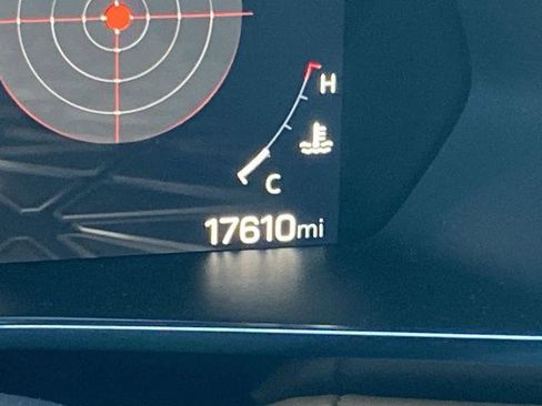 Used 2024 GMC Canyon AT4 image 8