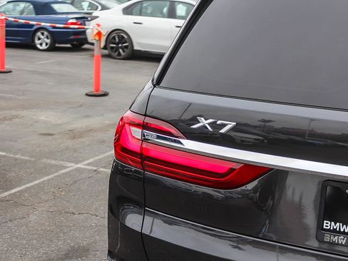 Used 2022 BMW X7 xDrive40i w/ Premium Package AWD/4WD image 7