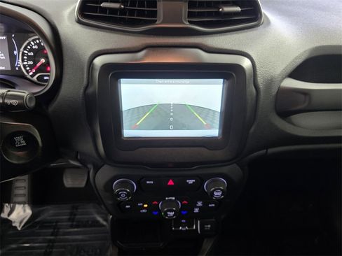 Certified 2019 Jeep Renegade Latitude image 23