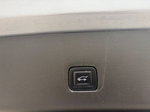 Used 2021 Chevrolet Traverse LT AWD/4WD image 52