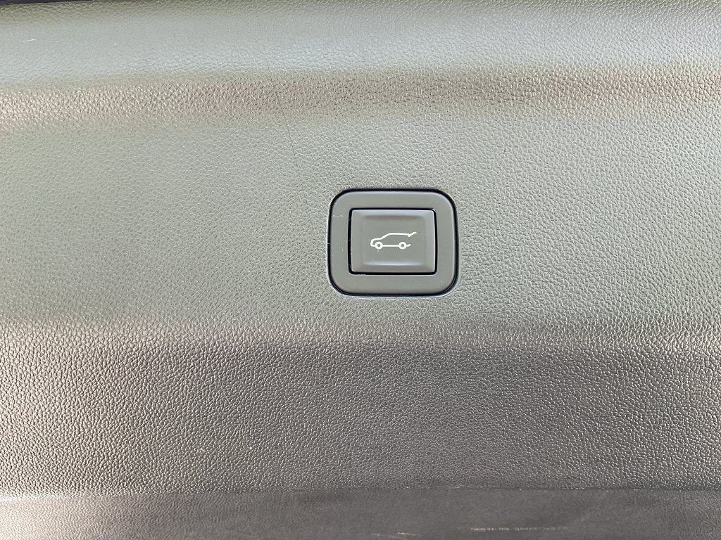 Used 2025 GMC Yukon XL Denali w/ Sun & Power Step Package AWD/4WD image 12