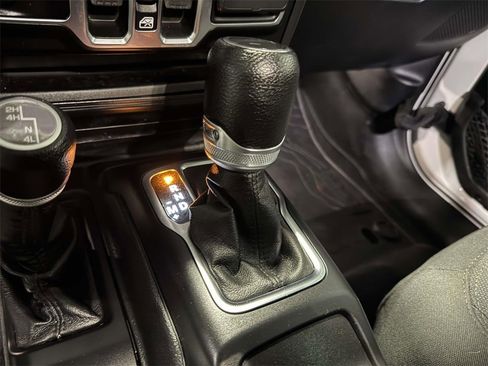 Used 2022 Jeep Gladiator Sport image 25